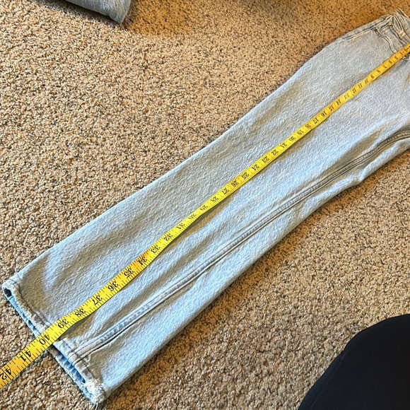 Abercrombie and Fitch, the 90s Street ultra high-rise - Picture 8 of 13